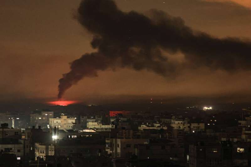  10 شهداء جراء القصف الإسرائيلي لمنزل في خان يونس