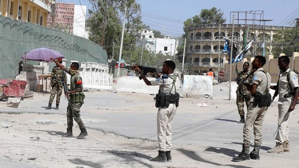مقتل 18 شخصاً باقتحام "الشباب" قاعدة عسكرية في الصومال