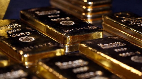 الذهب يرتفع إلى ذروة أسبوع في ظل توتر بشأن التجارة