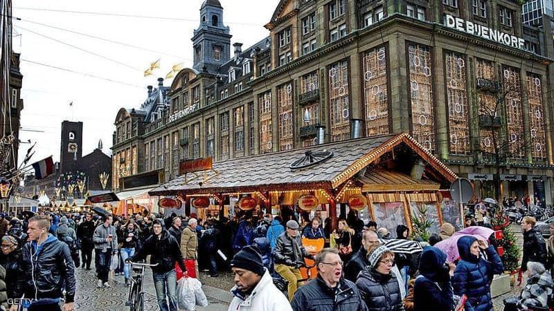 أمستردام تشتري ديون الشباب لمنحهم «بداية جديدة»