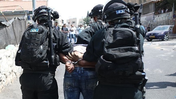 إسرائيل تعتقل 10 فلسطينيين في الضفة الغربية