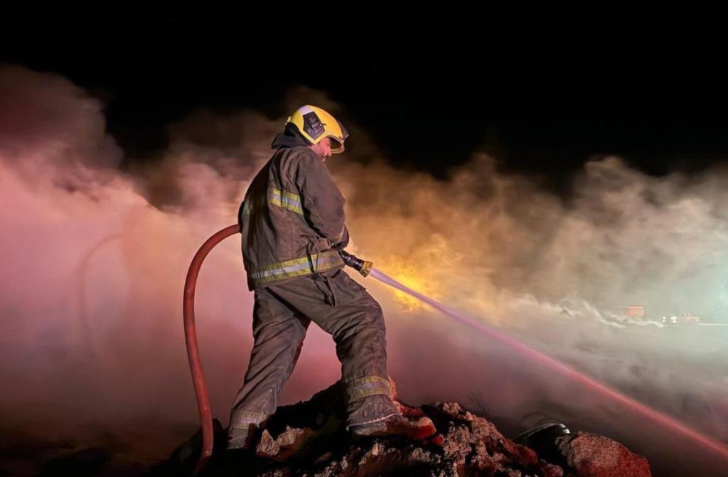  «الإطفاء»: السيطرة على حريق إطارات بمنطقة السالمي.. دون إصابات