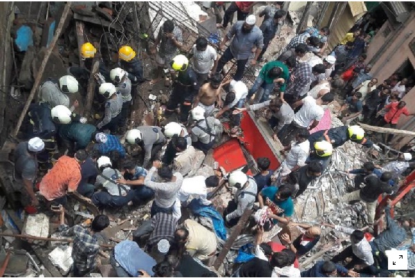 مخاوف من محاصرة العشرات بعد انهيار مبنى في مومباي