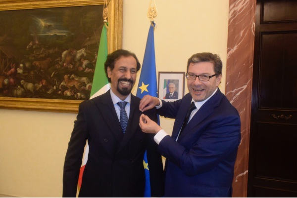  ايطاليا تكرم السفير الخالد رسميا لاسهامه في تعزيز العلاقات الثائية 