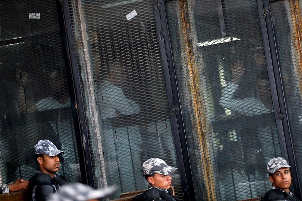 مصر: الحكم باعدام 75 متهما من قيادات "الاخوان" في "فض رابعة" 
