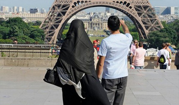 تقرير | الحجاب في فرنسا.. صدام سياسي أم جدل اجتماعي