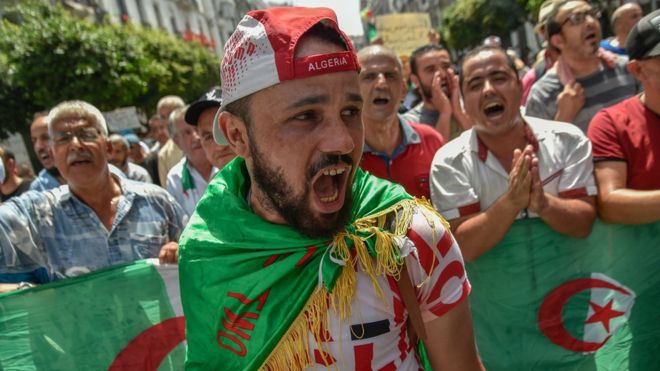 الجزائر.. تظاهرات طلابية رافضة للانتخابات