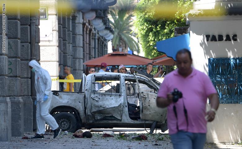 قتيل وثمانية جرحى بتفجيرين انتحاريين في «تونس»