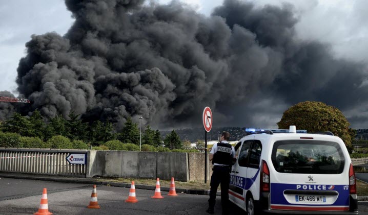 حريق كيماوي في فرنسا ومخاوف من تلوث «السين»   