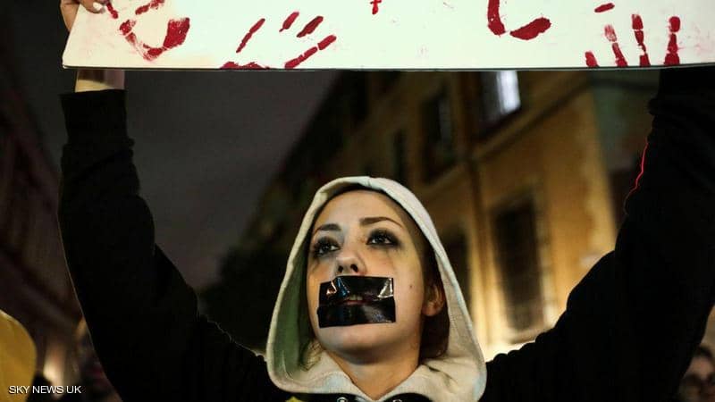 حكم "مخفف" على "مغتصبين" يفجر تظاهرات عارمة بإسبانيا