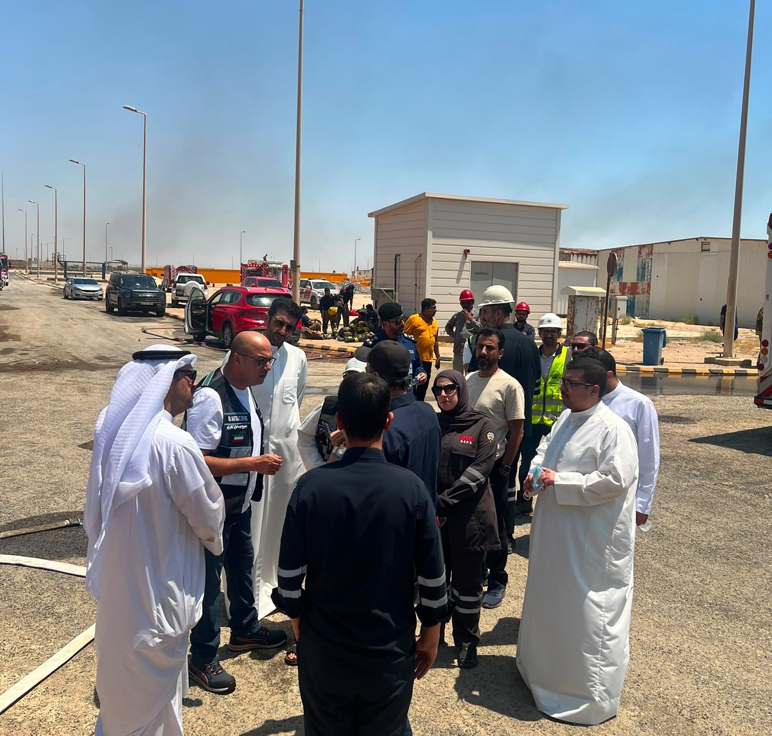 وزير الكهرباء يتفقد موقع الحادث في محطة القوى الكهربائية وتقطير المياه
