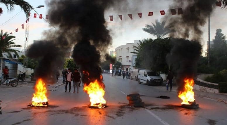 تونس.. احتجاجات وأعمال شغب بعد ضرب راعي غنم