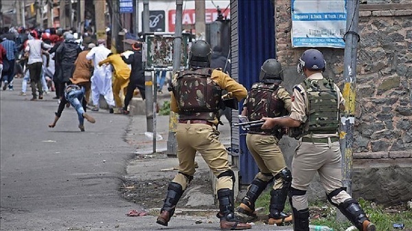 الهند تعاود فرض قيود على التنقل في أجزاء من أكبر مدن كشمير بعد اشتباكات